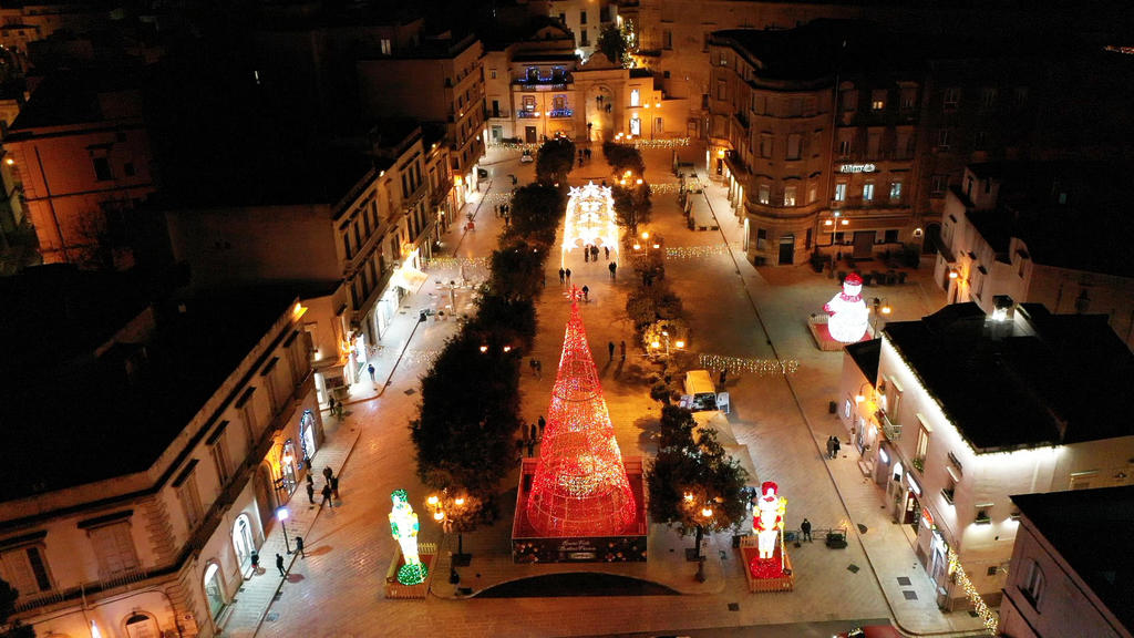Al momento stai visualizzando EXTRAVAGANZA E ARTISTI DI STRADA PER LE VIE CITTADINE